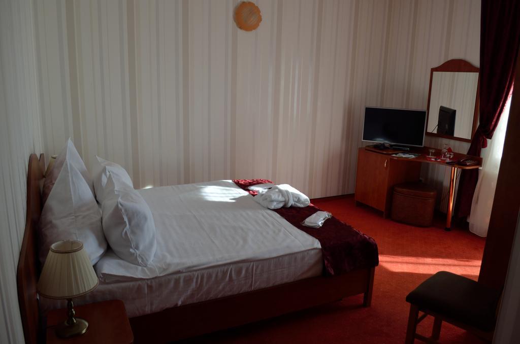 Hotel Rusu Петрошани Экстерьер фото