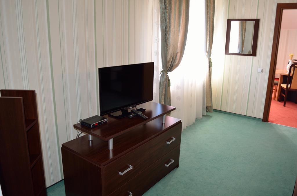 Hotel Rusu Петрошани Экстерьер фото