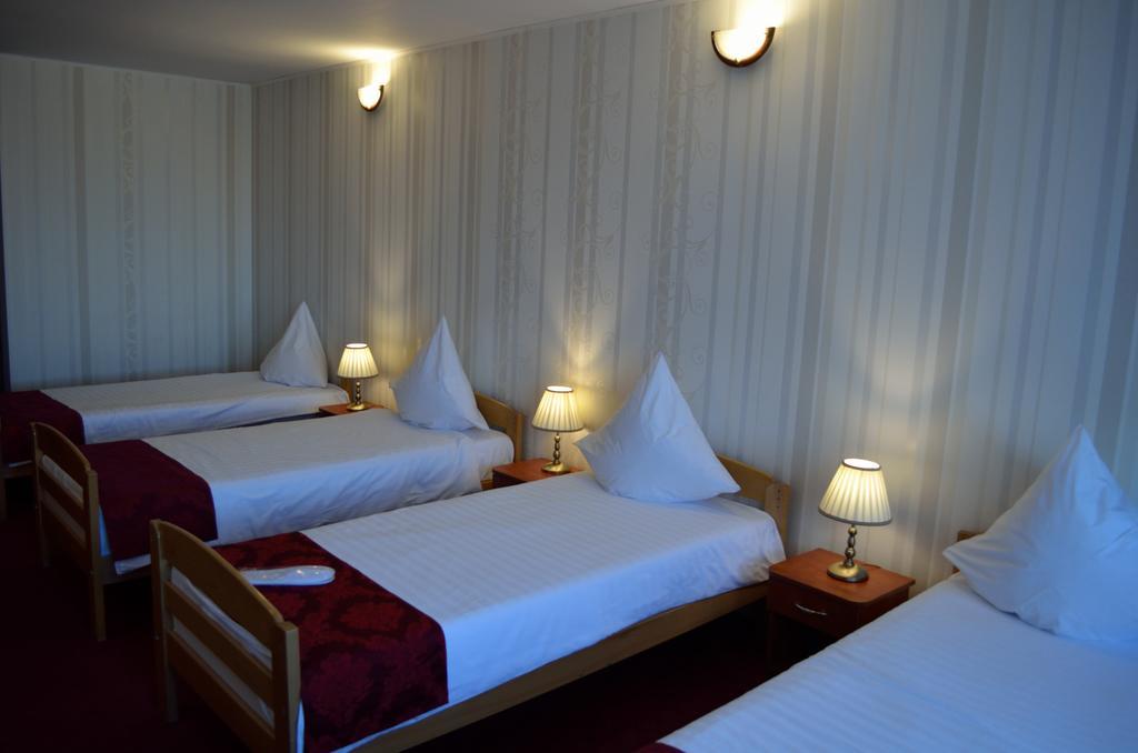 Hotel Rusu Петрошани Экстерьер фото