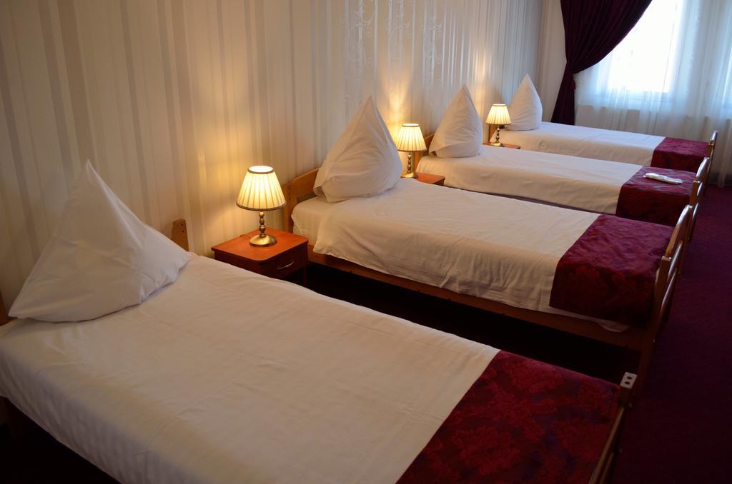 Hotel Rusu Петрошани Экстерьер фото